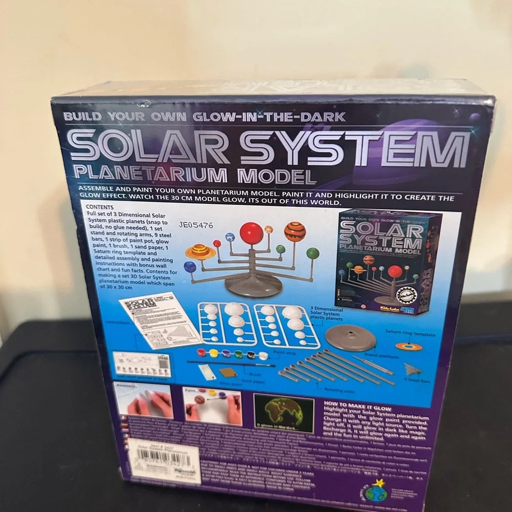 Create Your Own Glow-In-The-Dark Solar System Planetarium Mode